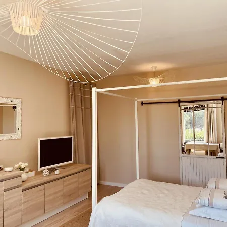 La Lagune Bed & Breakfast 4*