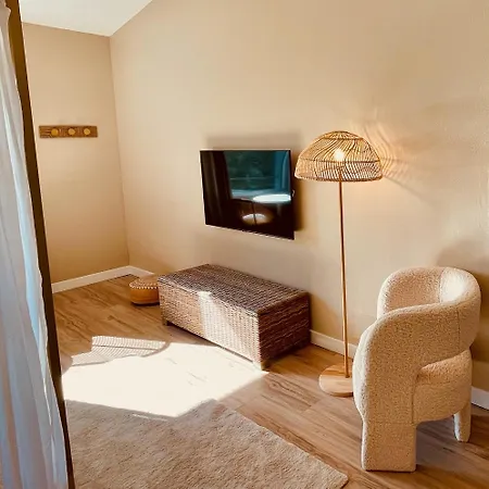 La Lagune Bed and Breakfast 4*