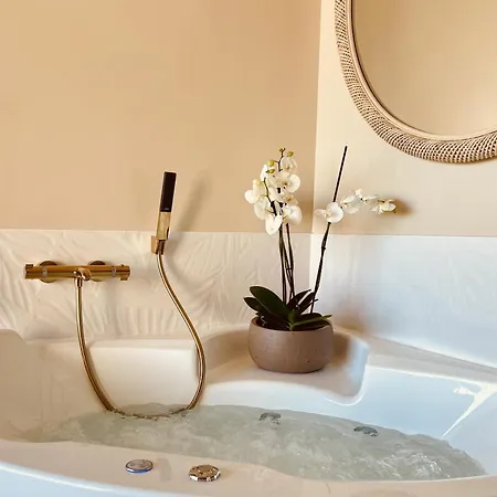 La Lagune Bed & Breakfast